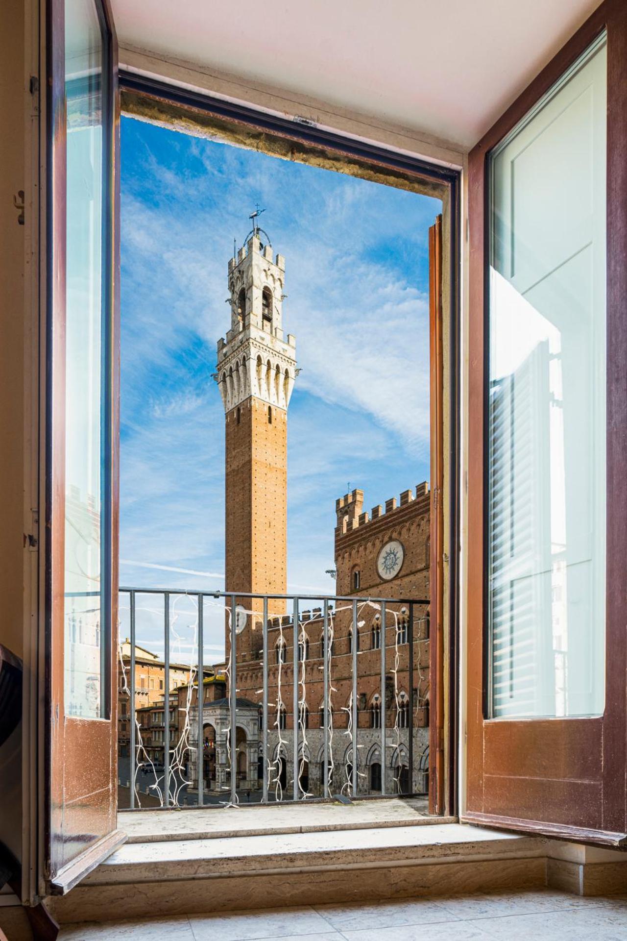 The Balcony Suite - Affaccio Su Piazza Del Campo Сиена Екстериор снимка