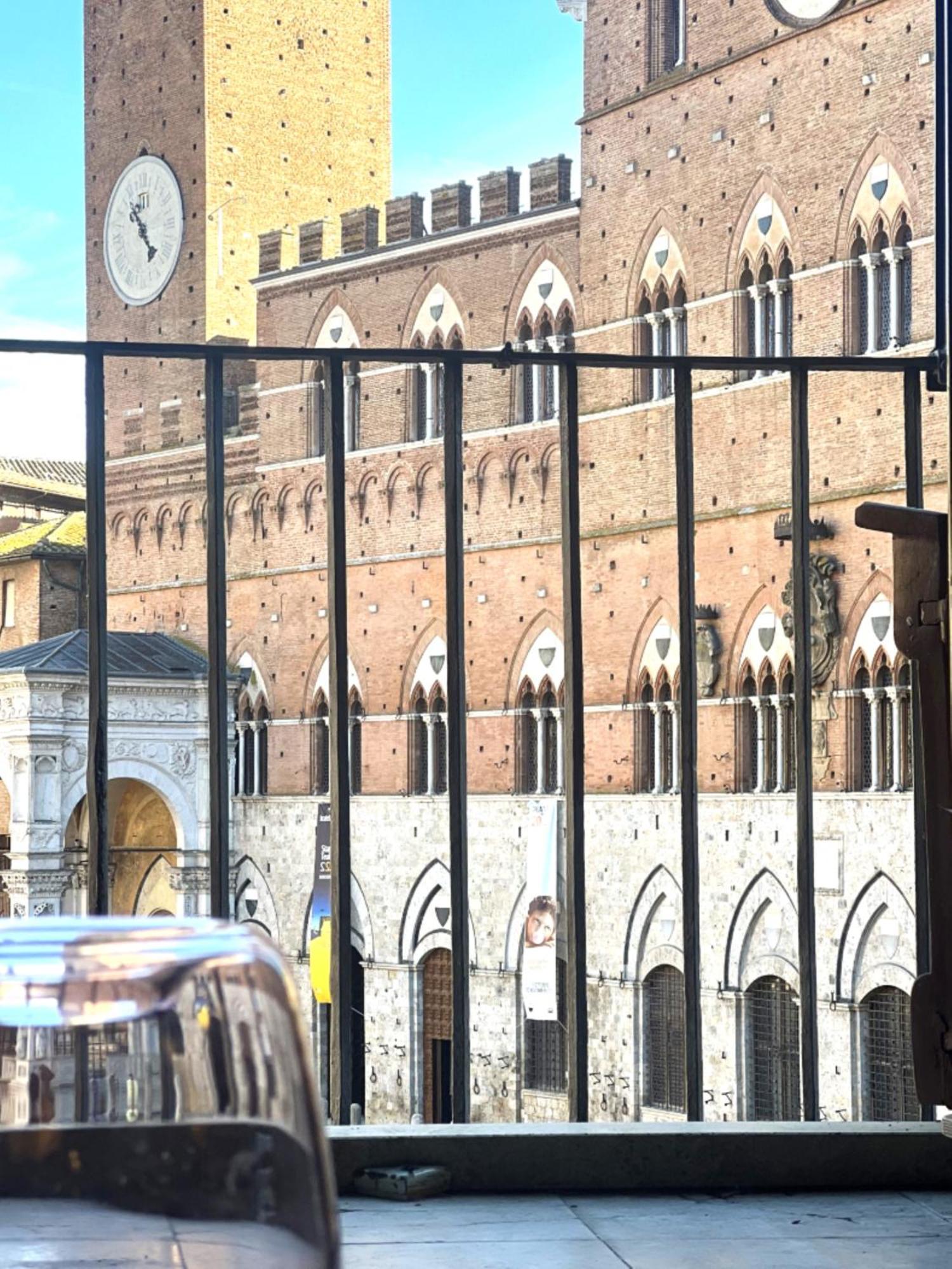 The Balcony Suite - Affaccio Su Piazza Del Campo Сиена Екстериор снимка